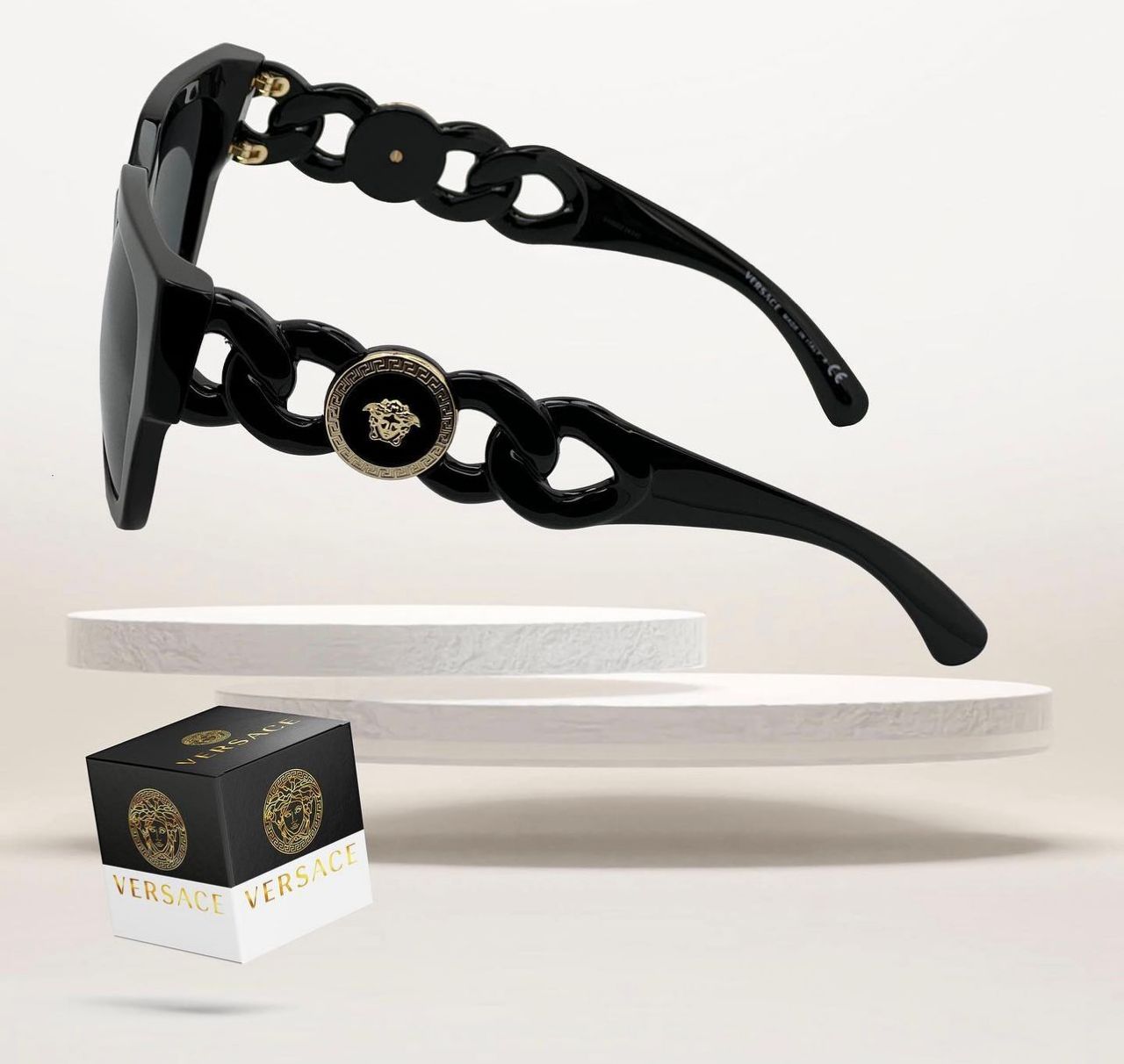 عینک ورساچه برند لوکس ایتالیایی را با قاب های ورساچه تجربه کنید