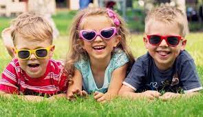 نکاتی که والدین باید در مورد عینک آفتابی کودکان بدانند