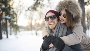 چرا عینک آفتابی یک ضرورت هوای زمستانی است؟ مزایای عینک آفتابی زمستانی