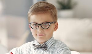راهنما برای انتخاب عینک آفتابی یا طبی مناسب برای کودکان